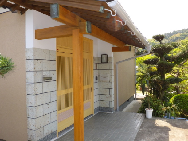 古き良き日本の伝統的な雰囲気を感じるリフォーム後の玄関