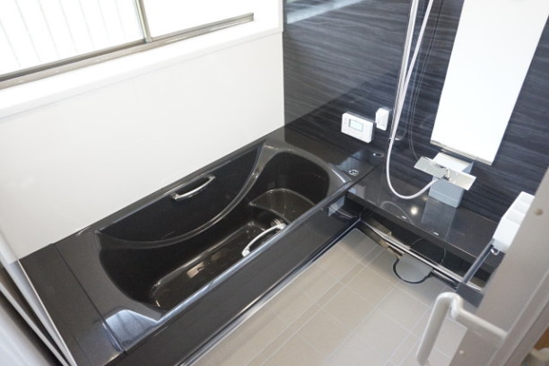 内窓や勝手口を断熱効果の高い仕様に取替えた浴室