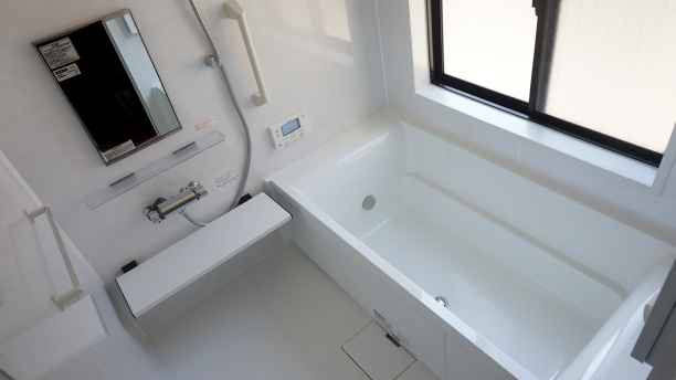 お風呂リフォームした美しいホワイト基調の浴室