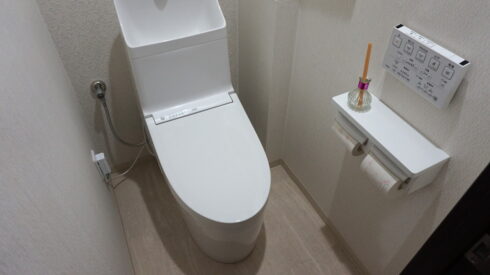 白をベースとしたさわやかなトイレ空間